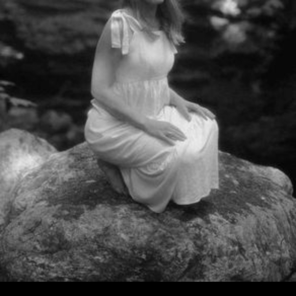 White Linen dress made ethically in Québec - Picture 3 of 3